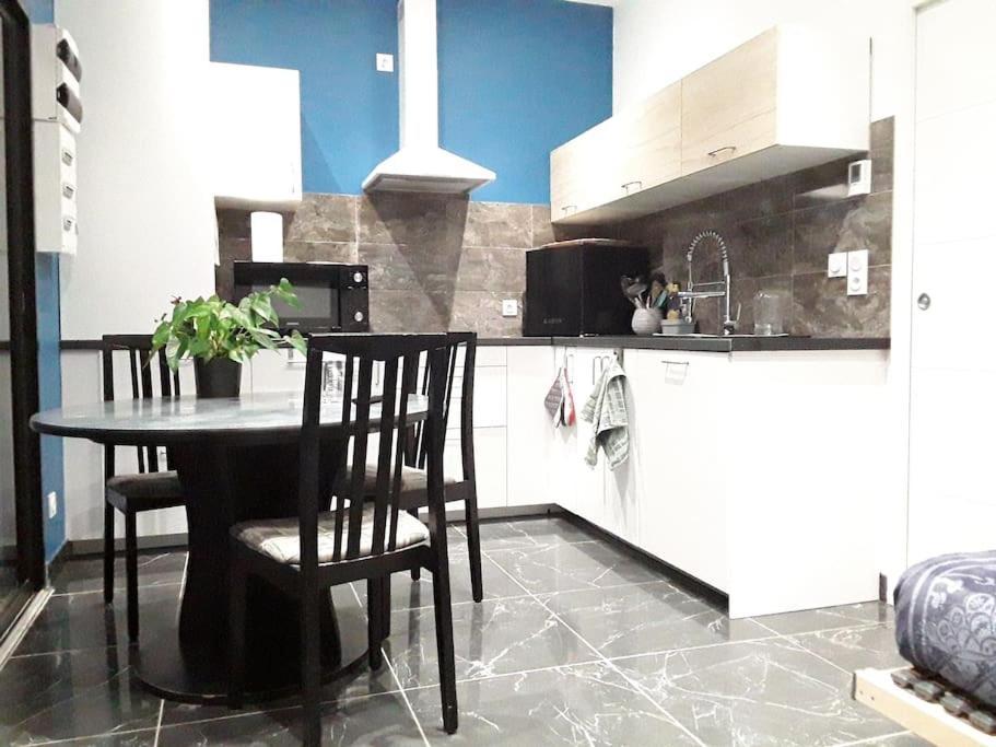 Maisonnette 28 M2 Au Fond Du Jardin Calme&Confort 蒙德维尔 外观 照片